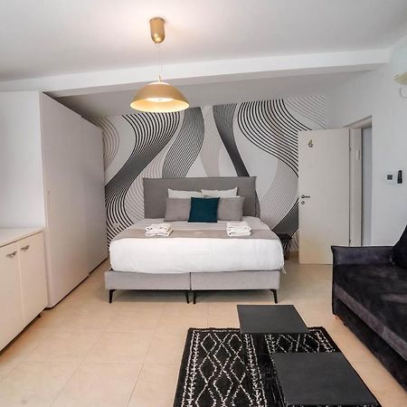 Appartement Yalarent Enorma Complex With Shared Heated Pool à Eilat Extérieur photo