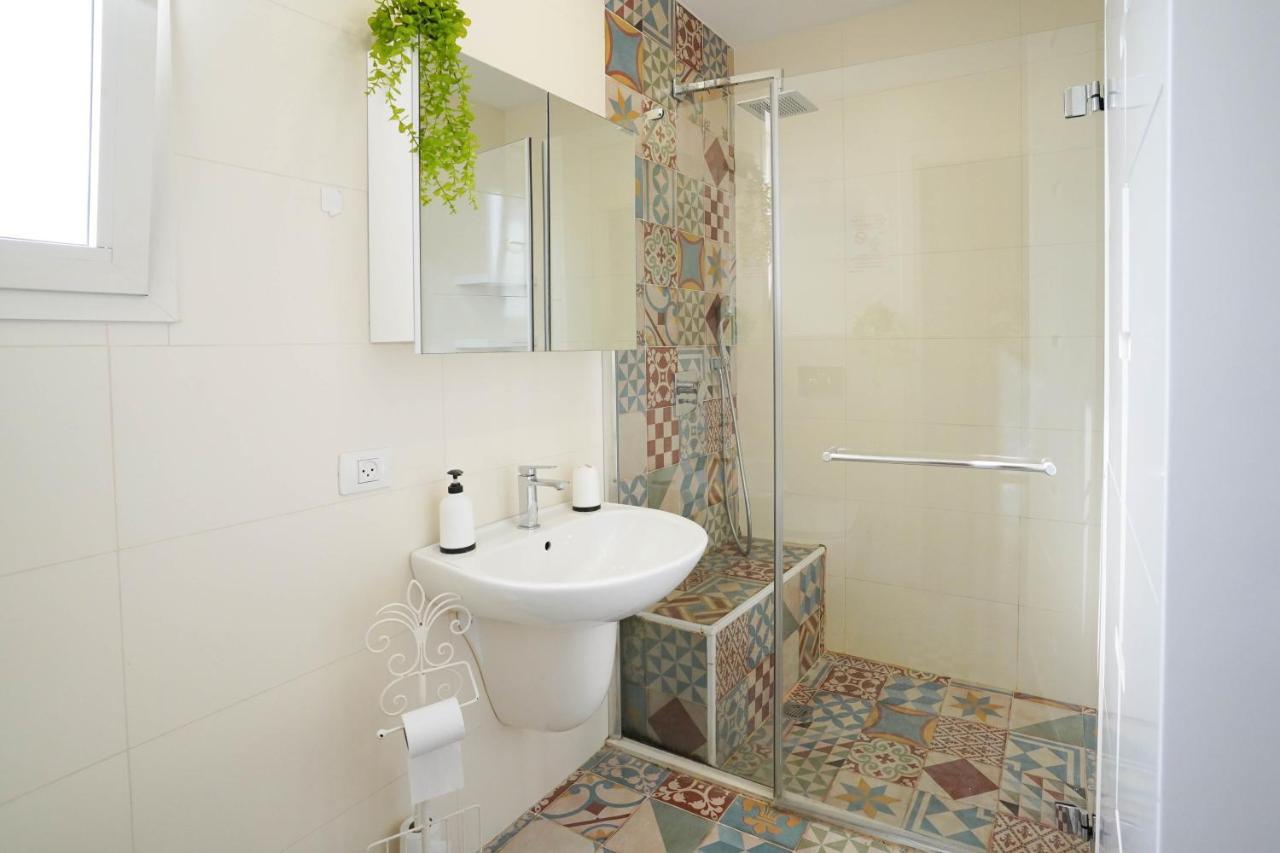 Appartement Yalarent Enorma Complex With Shared Heated Pool à Eilat Extérieur photo