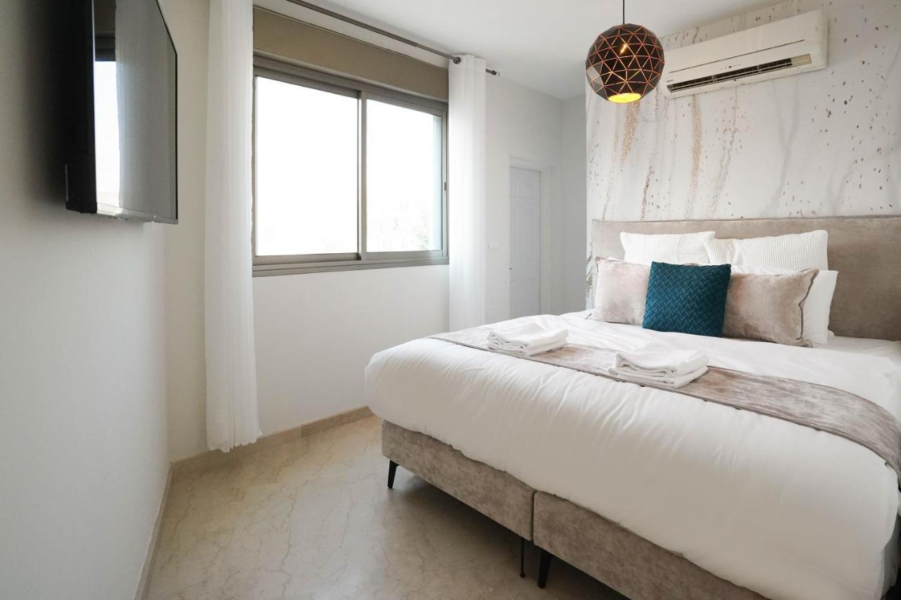 Appartement Yalarent Enorma Complex With Shared Heated Pool à Eilat Extérieur photo